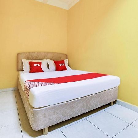 Oyo 89406 Lucky Budget Hotel Nilai Exterior foto