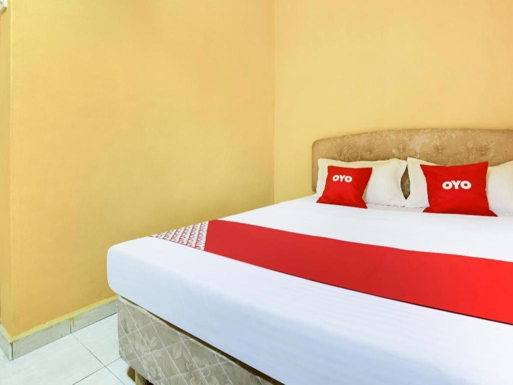 Oyo 89406 Lucky Budget Hotel Nilai Exterior foto