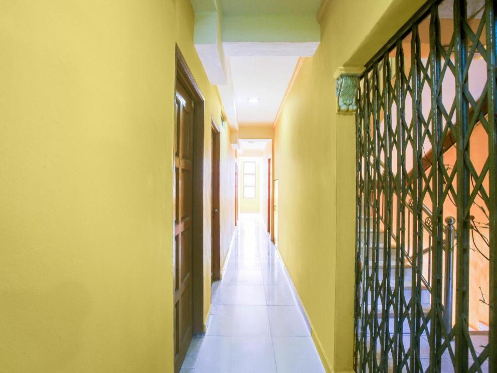 Oyo 89406 Lucky Budget Hotel Nilai Exterior foto