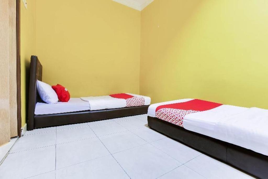 Oyo 89406 Lucky Budget Hotel Nilai Exterior foto